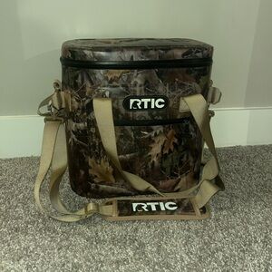 Selling 12 can RTIC Soft Pack Cooler